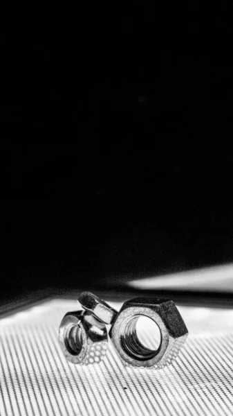 Вибірковий Фокус Неіржавних Шестигранних Горіхів Верхній Частині Масиву Світлодіодів — стокове фото