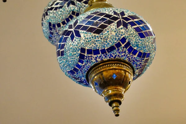 Cam Dekoratif Mavi Bir Lambanın Yakın Çekimi — Stok fotoğraf