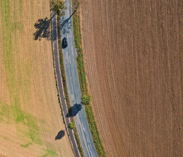 Воздушный Кадр Серой Проселочной Дороги Поле — стоковое фото