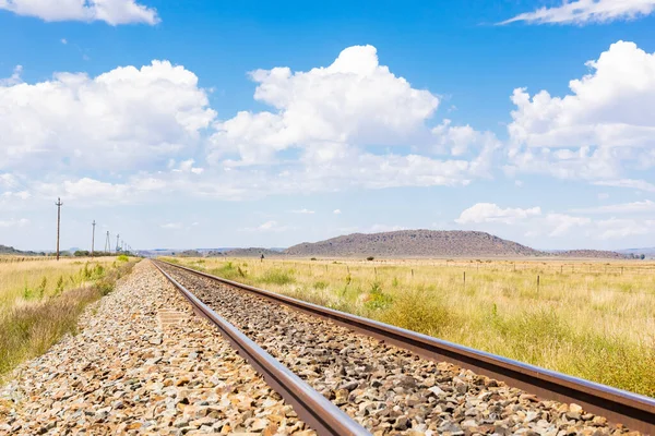 Güney Afrika Demiryolu Rayları Çakıl Taşlarıyla Kaplı Terlikleri Olan Kuru — Stok fotoğraf