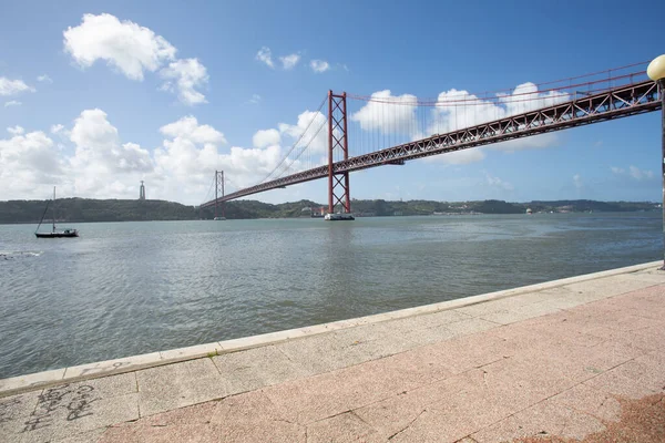 Vista Ponte Sobre Mar Lisboa Capital Portugal — Fotografia de Stock