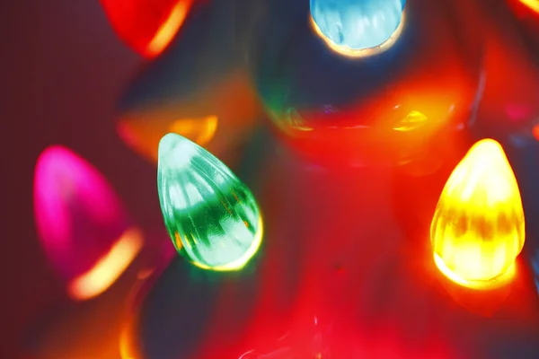 Man Increíble Tiro Brillantes Guirnaldas Led Perfecto Para Navidad — Foto de Stock