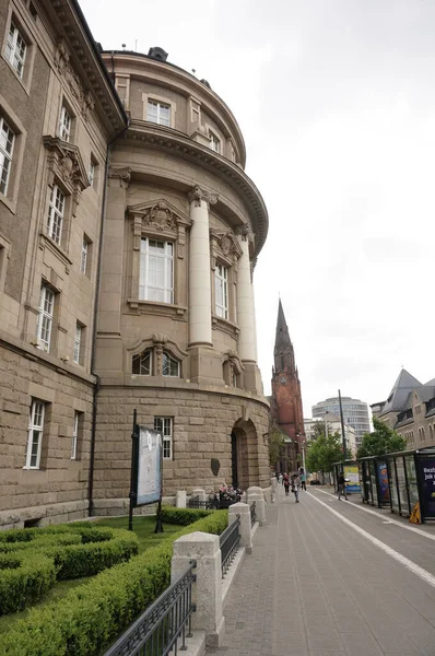 Poznan Poland Mayıs 2017 Bilim Tıp Üniversitesi Nin Yanındaki Kaldırım — Stok fotoğraf