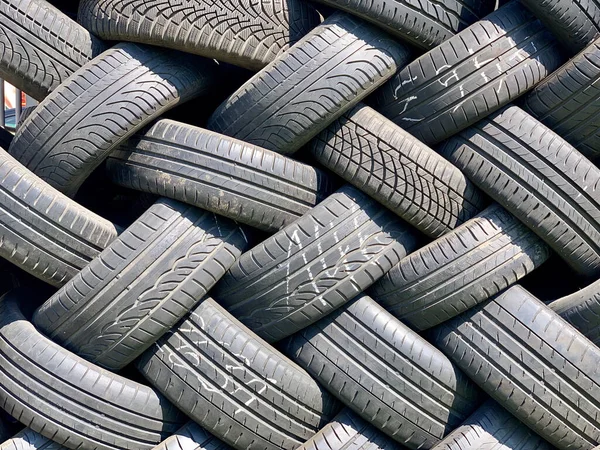 Una Pila Neumáticos Goma Nuevos Cuidadosamente Dispuestos Puede Utilizar Como — Foto de Stock
