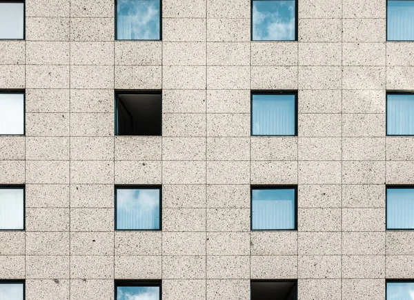 Vista Exterior Retangular Trictly Geométrica Fachada Arranha Céu Com Janelas — Fotografia de Stock