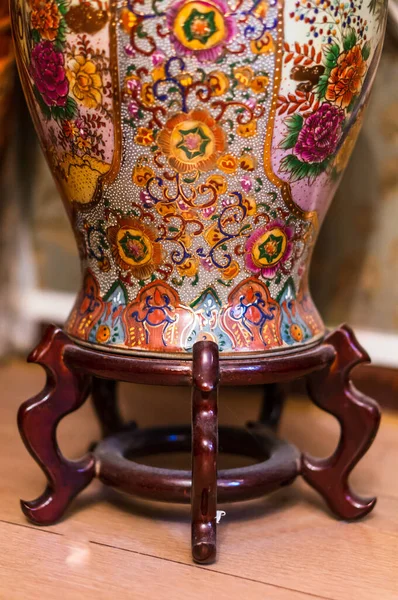 Vertikální Záběr Dekorativní Keramické Vas — Stock fotografie