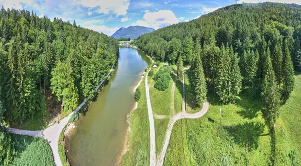 Riessersee Perto Garmisch Partenkirchen Com Colinas Arborizadas Lado Das Margens — Fotografia de Stock