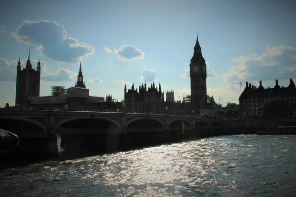 Colpo Incredibile Vecchio Ponte Una Torre Con Grande Orologio — Foto Stock