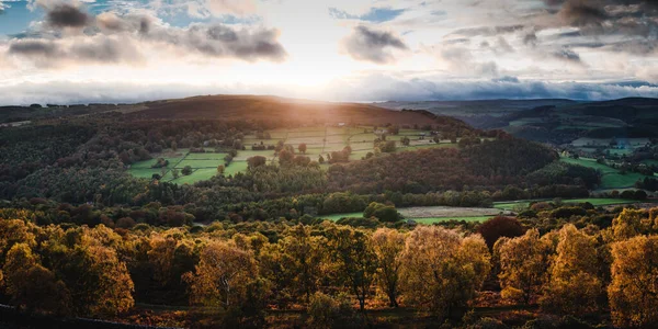 Ein Schuss Wunderbarer Sonnenuntergang Über Einem Herbst — Stockfoto