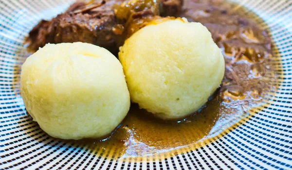 Closeup Shot Traditional German Dumplings Sauerbraten Brown Sauce — Stock Photo, Image