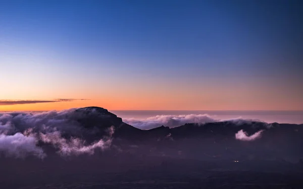 Nuvole Mattutine Che Radunano Superare Valle — Foto Stock