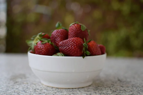 Primer Plano Fresas Frescas Tazón — Foto de Stock