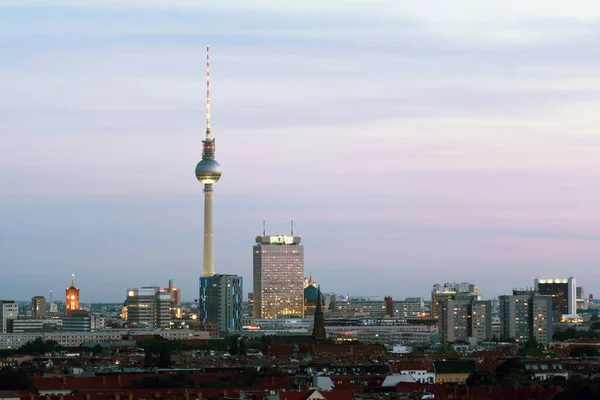 Una Hermosa Toma Torre Berliner Fernsehturm Berlín Central Alemania —  Fotos de Stock