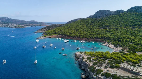 Une Péninsule Verte Avec Des Yachts Des Bateaux Proximité Grèce — Photo