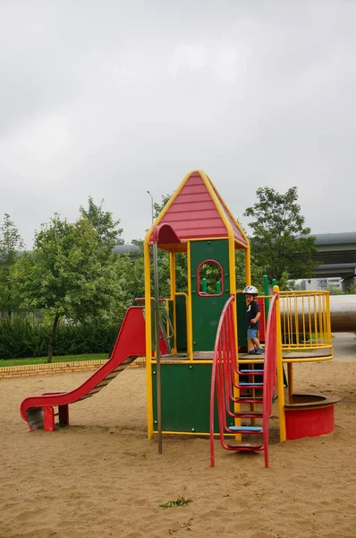 Poznan Polonia Julio 2017 Equipo Colorido Parque Infantil Con Niños — Foto de Stock