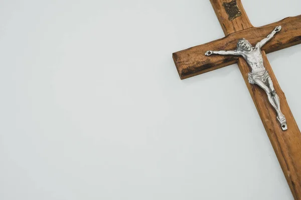 Plan Rapproché Une Crucifixion Bois Christ Croix Sur Fond Gris — Photo