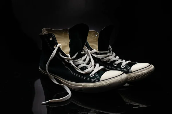 Paio Eleganti Sneakers Sfondo Nero — Foto Stock