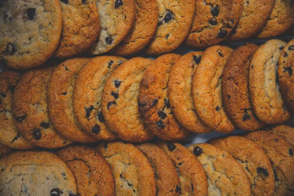 Ein Blick Von Oben Auf Köstliche Kekse Mit Schokoladenchips — Stockfoto