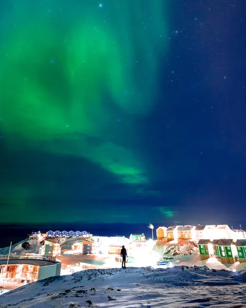 Vertical Shot Mesmerizing Northern Lights Snowy Area Colorful Buildings — Stock Photo, Image