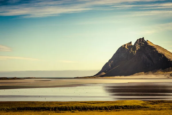 Zlanda Göl Kenarında Güzel Bir Tepe Görüntüsü — Stok fotoğraf