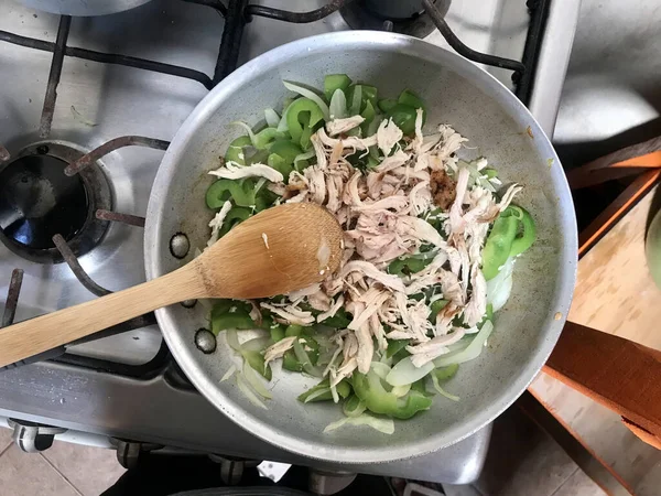 Closeup Shot Chopped Onions Green Peppers Frying Pan — Stock Photo, Image