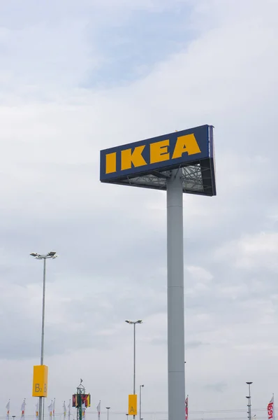 Poznan Poland Μαρ 2014 Λογότυπο Ikea Πίνακα Υψηλό Post — Φωτογραφία Αρχείου