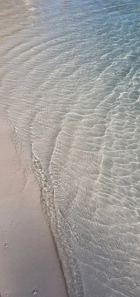 Egy Függőleges Felvétel Óceán Gyönyörű Tiszta Hullámairól — Stock Fotó