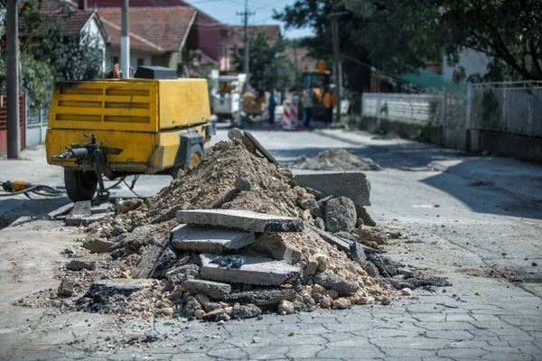 Una Parte Demolida Asfalto Tierra Apilada Centro Carretera — Foto de Stock