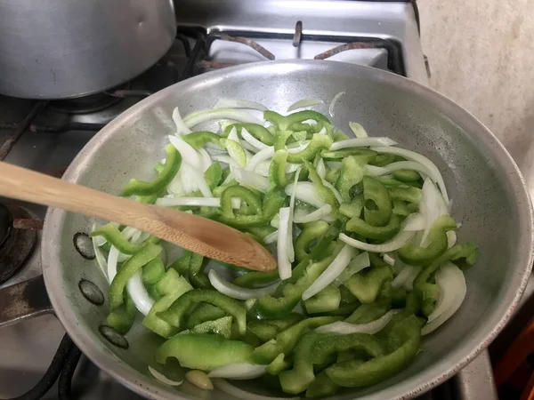 Closeup Shot Chopped Onions Green Peppers Pan — Stock Photo, Image