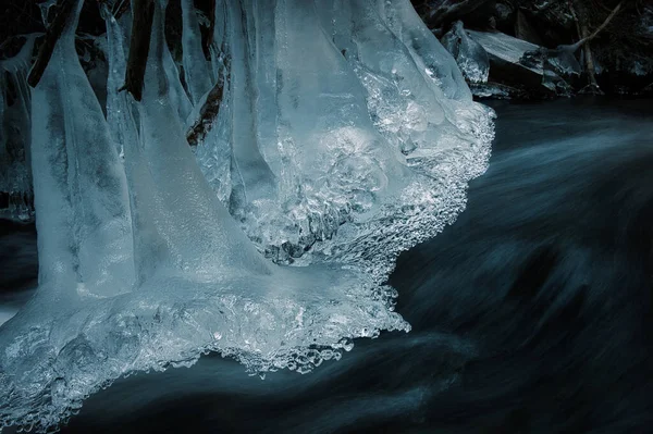 Donmuş Buz Saçaklarının Yakın Plan Çekimi — Stok fotoğraf