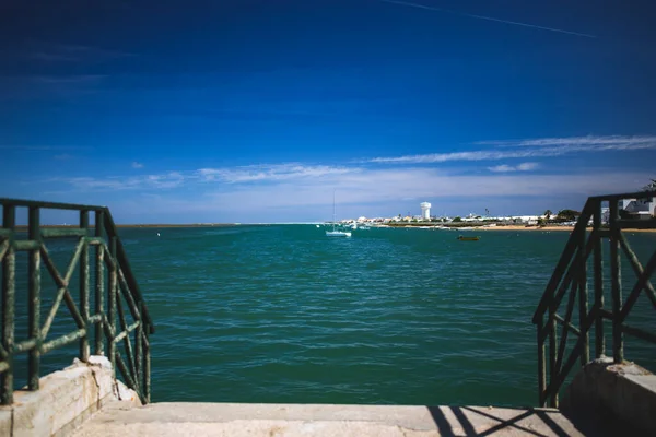 Une Plage Sous Ciel Bleu Faro Portugal — Photo