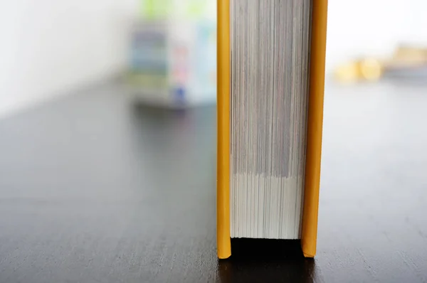 Selective Focus Shot Closed Book Standing Table — Stock Photo, Image