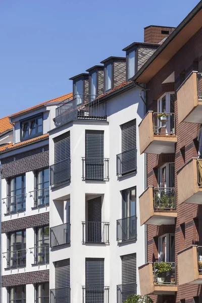 ドイツのハノーバーにある現代的な住宅の垂直ショット — ストック写真