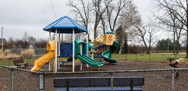 Een Kinderspeelplaats Het Park — Stockfoto