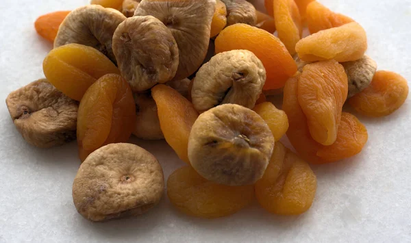 Pile Tasty Dried Apricots Figs Light — Stock Photo, Image