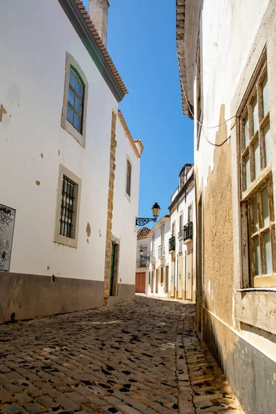 Uma Foto Vertical Uma Rua Lagos Portugal — Fotografia de Stock