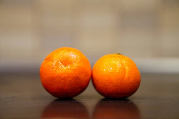 Primer Plano Selectivo Las Naranjas Sobre Mesa — Foto de Stock