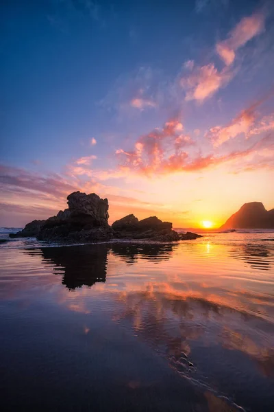 Een Prachtige Zonsondergang Boven Een Zeegezicht Het Noorden Van Californië — Stockfoto