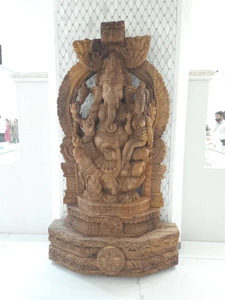 Vertical Shot Indian Wooden Statue — Stock Photo, Image