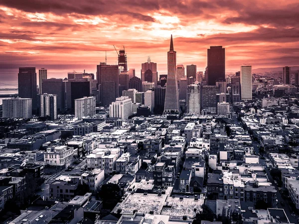 Stadtbild Von San Francisco Unter Wolkenverhangenem Himmel Während Des Sonnenuntergangs — Stockfoto