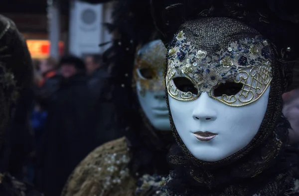 Venice Itálie 2016 Benátská Maškarní Maškaráda Kostýmech Karnevalu Benátkách Soumraku — Stock fotografie