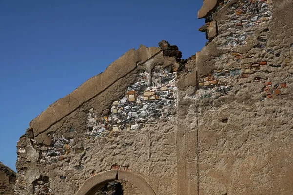 Gros Plan Des Ruines Vieux Bâtiment Sous Ciel Bleu Jour — Photo