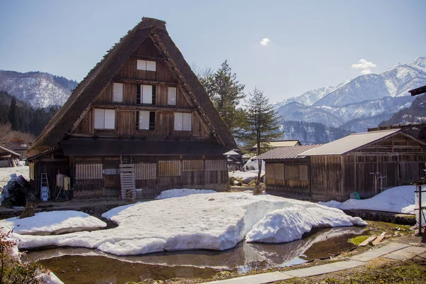 Primer Plano Edificios Una Región Montañosa Día Nevado Invierno Shirakawa — Foto de Stock