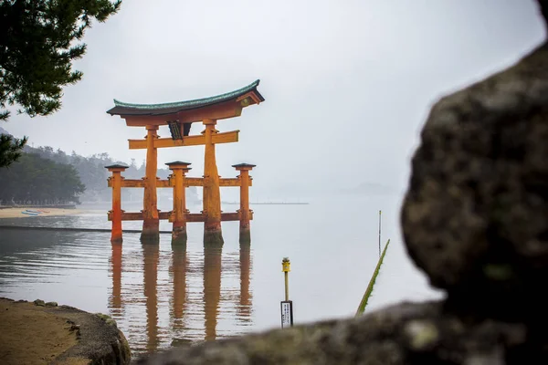 Santuário Itsukushima Dia Nebuloso Miyajima Japão — Fotografia de Stock