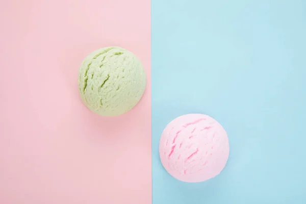 Top View Delicious Pistachio Strawberry Ice Cream Scoops Pink Blue — Stock Photo, Image