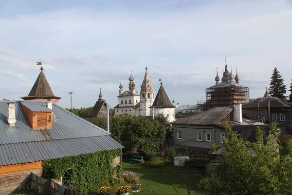 Eine Schöne Aufnahme Der Gebäude Und Türme Jurjew Polski Kreml — Stockfoto