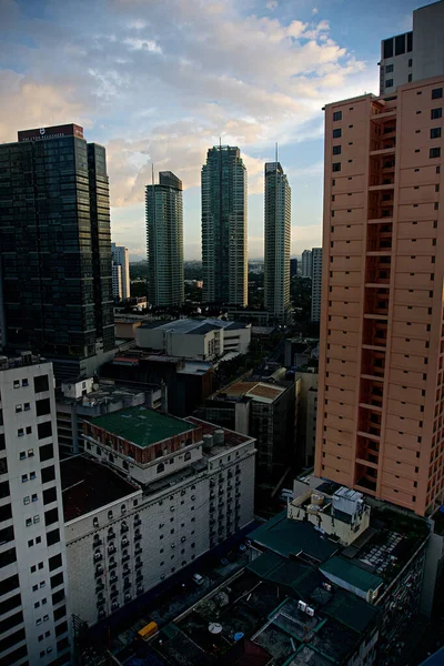 Plano Vertical Una Ciudad Moderna Con Edificios Altos —  Fotos de Stock