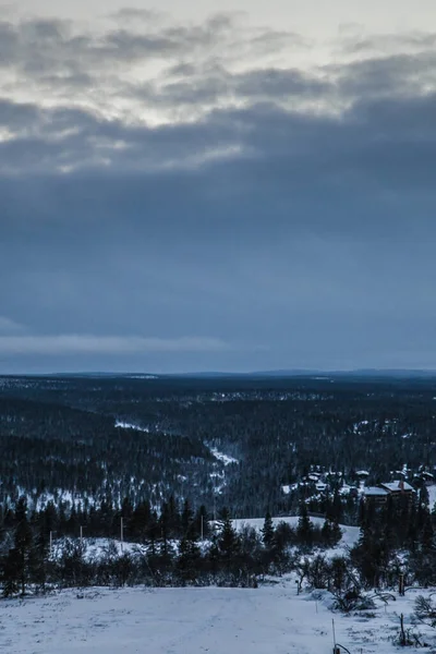 Plano Vertical Hermosos Paisajes Cubiertos Nieve Bajo Cielo Despejado — Foto de Stock