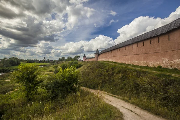俄罗斯圣尤提米乌斯长城和卡门卡河修道院的美丽照片 — 图库照片