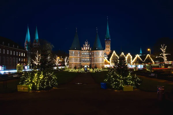 Uma Bela Vista Centro Cidade Luebeck Com Decorações Natal Noite — Fotografia de Stock